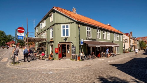 Kiosk Gamle Bybru, corner Nedre Bakklanet, shopping street, Kaffebrenneriet, cafe, Trondheim,