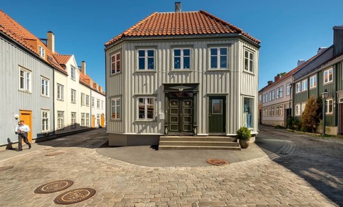 Residential buildings in the city centre, Nedre Bakklandet corner Nygata Street, Trondheim,