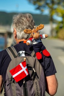 Tourist with backpack and cloth cup and Norwegian flag, travel guide, tour guide, tourist guid,