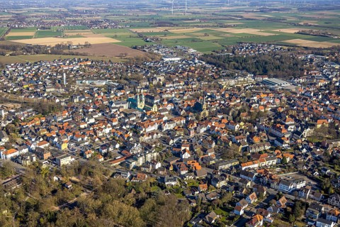 Aerial view, residential area, view of old town with St. Walburga Probsteikirche, Alte