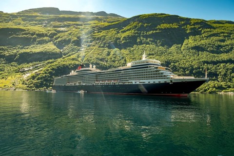 Ship RMS Queen Elizabeth, Geiranger, Møre og Romsdal, Norway, Scandinavia, Europe, adventure