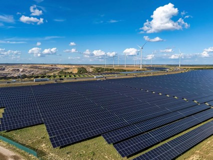 86, 5 MW peak ground-mounted photovoltaic systems, from RWE, with over 141, 000 solar modules, on a