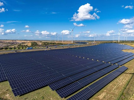 86, 5 MW peak ground-mounted photovoltaic systems, from RWE, with over 141, 000 solar modules, on a