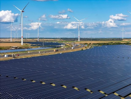 86, 5 MW peak ground-mounted photovoltaic systems, from RWE, with over 141, 000 solar modules, on a