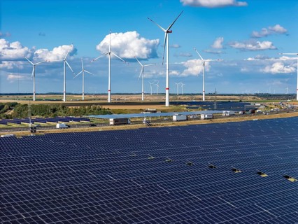 86, 5 MW peak ground-mounted photovoltaic systems, from RWE, with over 141, 000 solar modules, on a