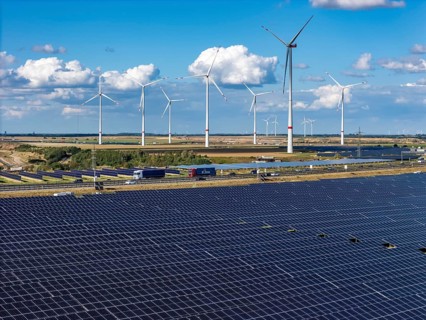 86, 5 MW peak ground-mounted photovoltaic systems, from RWE, with over 141, 000 solar modules, on a