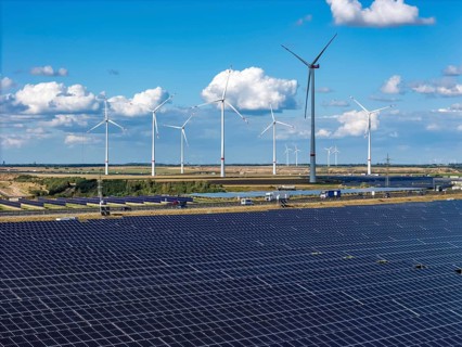 86, 5 MW peak ground-mounted photovoltaic systems, from RWE, with over 141, 000 solar modules, on a