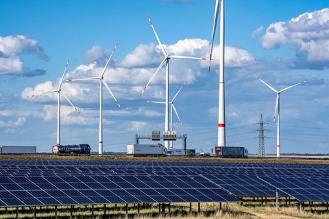 86, 5 MW peak ground-mounted photovoltaic systems, from RWE, with over 141, 000 solar modules, on a