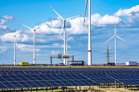 86, 5 MW peak ground-mounted photovoltaic systems, from RWE, with over 141, 000 solar modules, on a