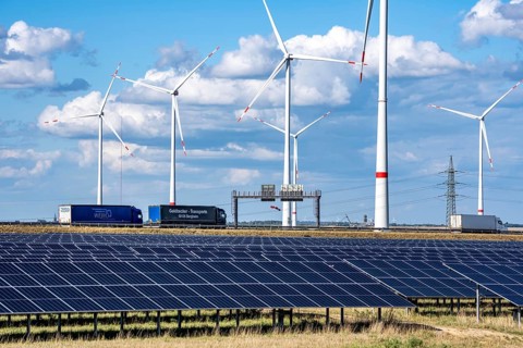 86, 5 MW peak ground-mounted photovoltaic systems, from RWE, with over 141, 000 solar modules, on a