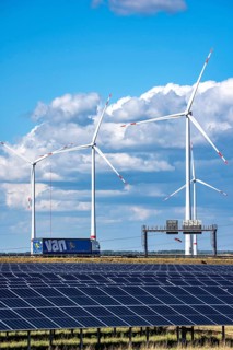 86, 5 MW peak ground-mounted photovoltaic systems, from RWE, with over 141, 000 solar modules, on a