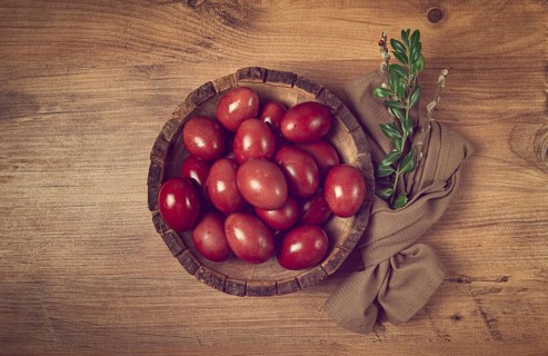 Painted eggs in a wooden bowl, red, painted madder dye, powder from the roots of endro, with onion