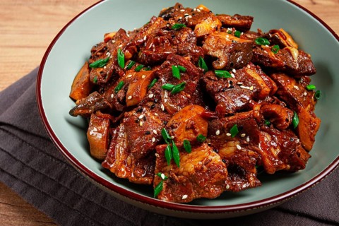 Bulgogi, with mushrooms, with sesame seeds and green onions, Korean cuisine, homemade, no people