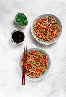 Udon noodles, with shimeji mushrooms, vegetables, in sauce, with sesame seeds, green onions, Asian