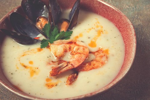 Cream soup, chowder with mussels and shrimp, American cuisine, homemade, no people