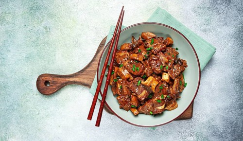 Bulgogi, with mushrooms, with sesame seeds and green onions, Korean cuisine, homemade, no people