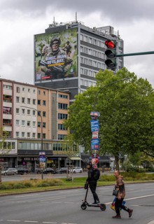 Large-format advertising poster of the German Armed Forces, for recruitment, on a residential