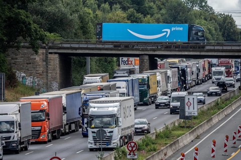 Traffic jam on the A1 motorway, between the Dortmund-Unna junction, A1 A44, and the Kamener Kreuz