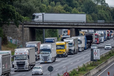 Traffic jam on the A1 motorway, between the Dortmund-Unna junction, A1 A44, and the Kamener Kreuz