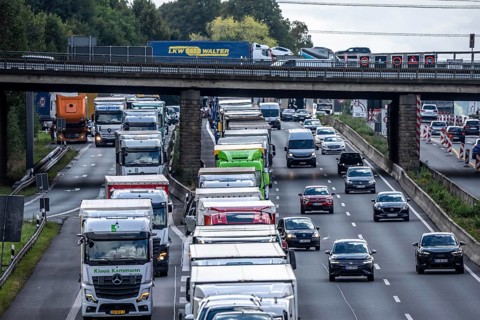 Traffic jam on the A1 motorway, between the Dortmund-Unna junction, A1 A44, and the Kamener Kreuz