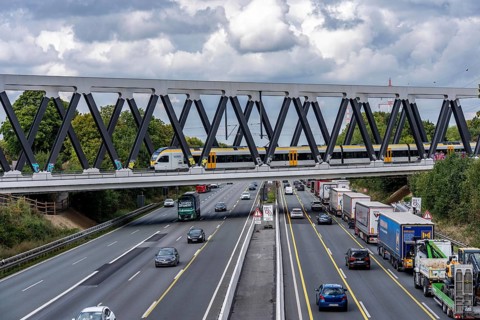 The new railway bridge over the A1 motorway at the Dortmund-Unna motorway junction, steel truss