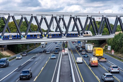 The new railway bridge over the A1 motorway at the Dortmund-Unna motorway junction, steel truss