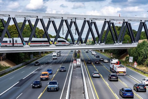 The new railway bridge over the A1 motorway at the Dortmund-Unna motorway junction, steel truss