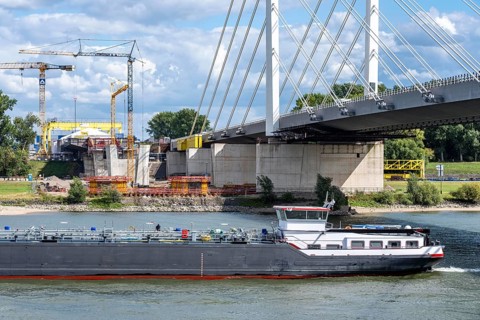 New construction of the second motorway bridge Neuenkamp of the A40, over the Rhine near Duisburg,