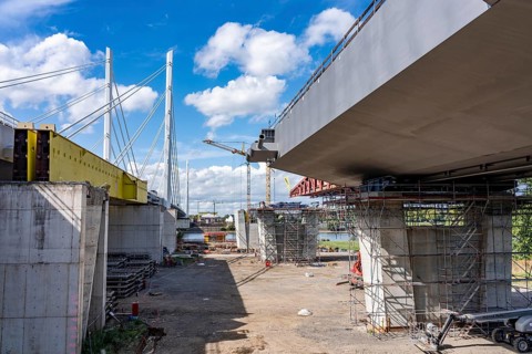 New construction of the second motorway bridge Neuenkamp of the A40, over the Rhine near Duisburg,