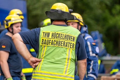 Construction consultant of the THW, advises the emergency services on the condition of a damaged