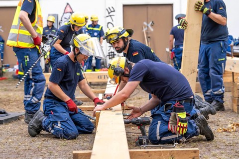 Preparation work for the construction of a facade support, a building in danger of collapsing, with