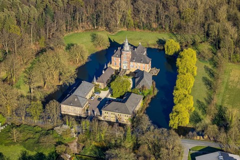 Aerial view, Schloss Sandfort, also Haus Sandfort, moated castle and moat, Olfen-Kirchspiel, Olfen,