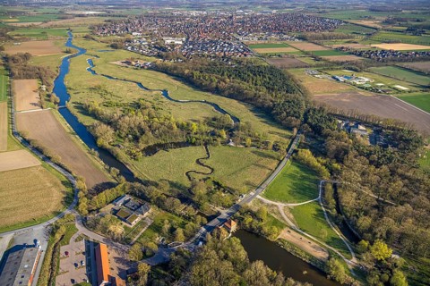 Aerial view, Füchtelner Mühle as hydroelectric power station, river Stever and weir Köckelsumer