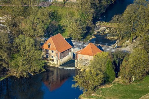 Aerial view, Füchtelner Mühle as hydroelectric power station, river Stever and weir Köckelsumer