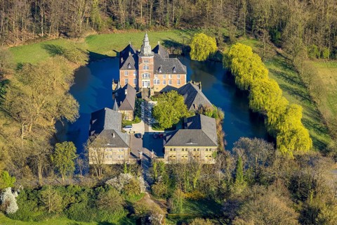 Aerial view, Schloss Sandfort, also Haus Sandfort, moated castle and moat, Olfen-Kirchspiel, Olfen,