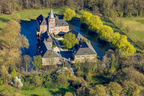 Aerial view, Schloss Sandfort, also Haus Sandfort, moated castle and moat, Olfen-Kirchspiel, Olfen,