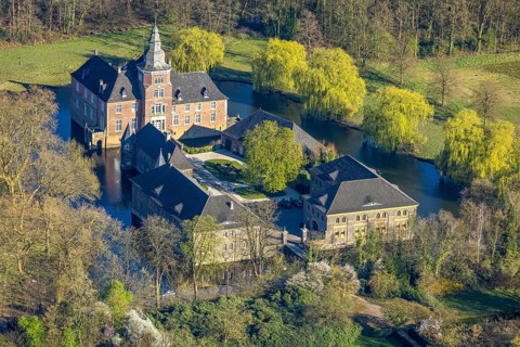 Aerial view, Schloss Sandfort, also Haus Sandfort, moated castle and moat, Olfen-Kirchspiel, Olfen,