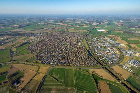 Aerial view, overview residential area Olfen, surrounded by meadows and fields, on the right Alte
