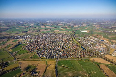 Aerial view, overview residential area Olfen, surrounded by meadows and fields, on the right Alte