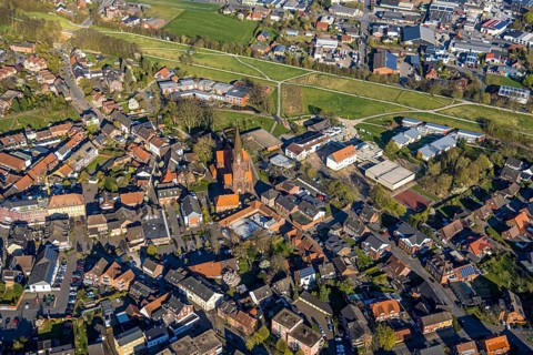 Aerial view, City with St. Vitus Catholic Church and Wieschhof School Primary School, moated castle