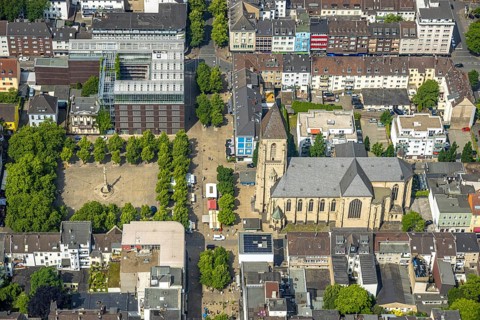 Aerial view, greened Altmarkt and Victory Column with Angel of Peace, catholic parish church Herz