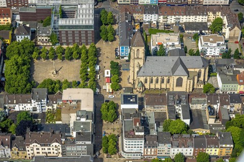 Aerial view, greened Altmarkt and Victory Column with Angel of Peace, catholic parish church Herz
