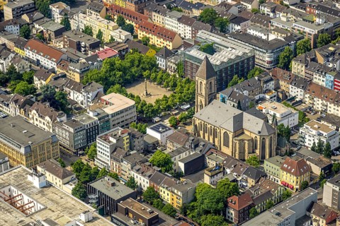 Aerial view, green Altmarkt and Victory Column with Angel of Peace, Catholic parish church
