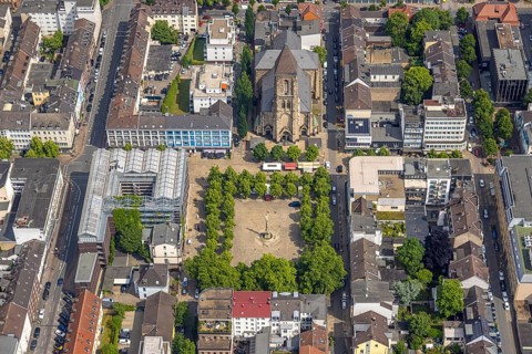 Aerial view, green Altmarkt and Victory Column with Angel of Peace, Catholic parish church