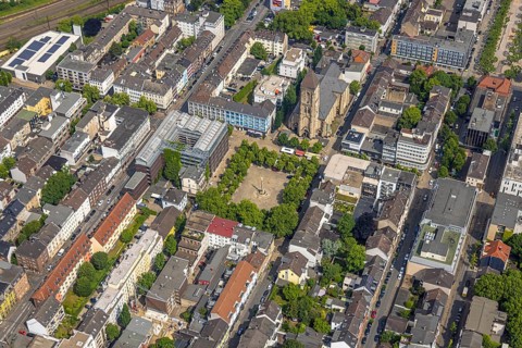 Aerial view, green Altmarkt and Victory Column with Angel of Peace, Catholic parish church