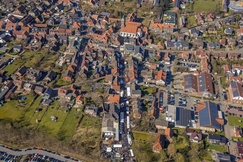 Aerial view, Holland market on the Schlossstraße in Nordkirchen, stalls and 10000 visitors,