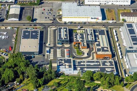 Aerial view, car wash Mr. Wash Mülheim with solar roof, Speldorf, Mülheim an der Ruhr, Ruhr area,