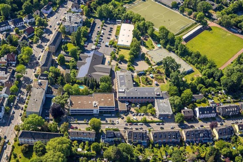 Aerial view, shopping centre with Aldi supermarket and trinkgut, Werdener Weg, Städt. Day care