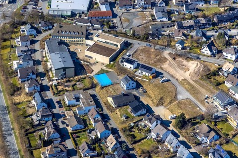 Aerial view, St. Walburga-Realschule, An Klocken Kapelle, building area and residential area,