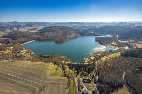 Aerial view, Hennesee Hennetalsperre with dam wall, forest area and hilly landscape, Berghausen,